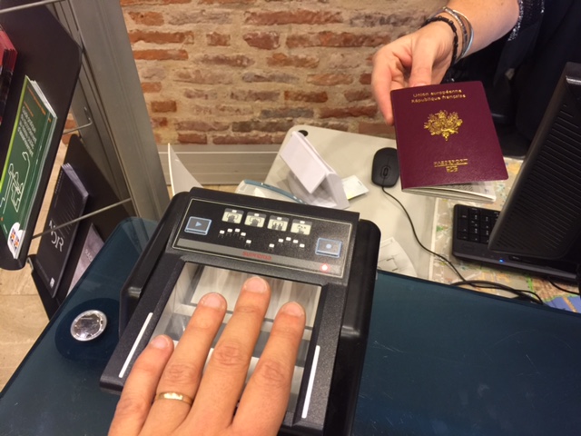 Le passeport biométrique est délivré à l’accueil de l’hôtel de ville. 