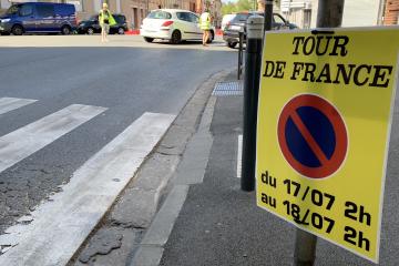 Les  panneaux annoncent les contraintes de circulation et de stationnement - Tour de France 2019