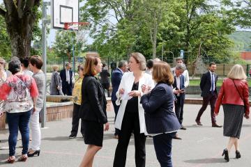 Inauguration par le Premier ministre de l'unité d'enseignement élémentaire pour enfants autistes à l'école Rochegude.