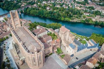  Visites commentées de la Cité épiscopale en drone. rendez-vous place Sainte-Cécile