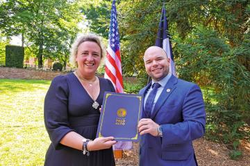 Le maire de Palo Alto, Greer Stone, avec le maire d'Albi.